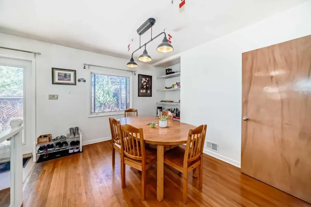 2328 Capitol Hill Crescent NW Calgary AB T2M4C1