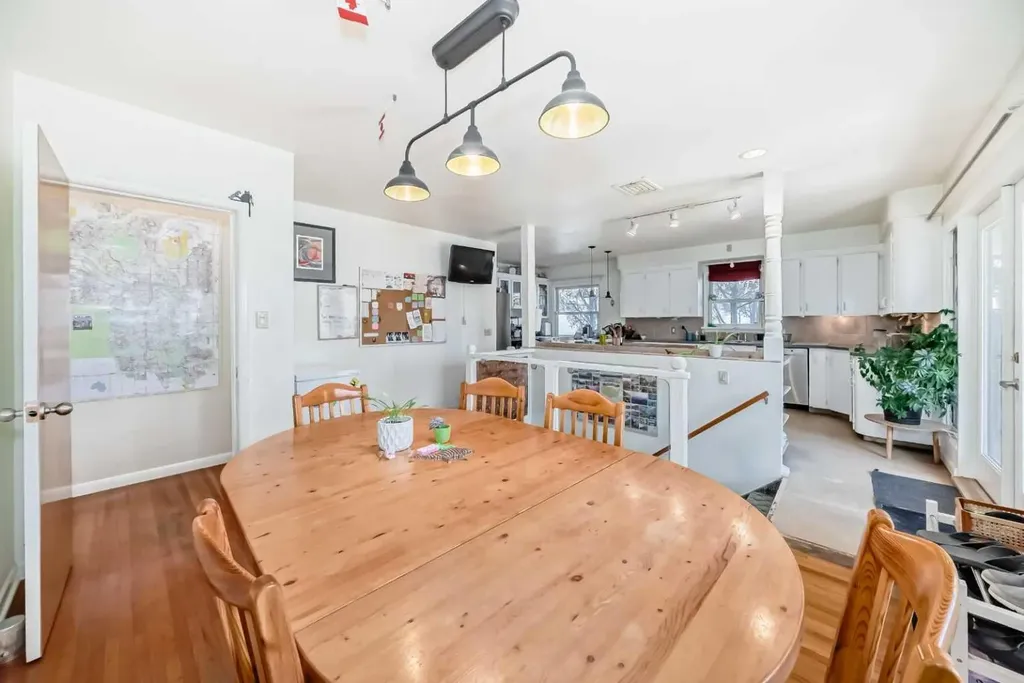 2328 Capitol Hill Crescent NW Calgary AB T2M4C1