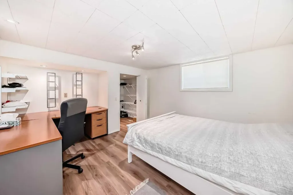 2328 Capitol Hill Crescent NW Calgary AB T2M4C1