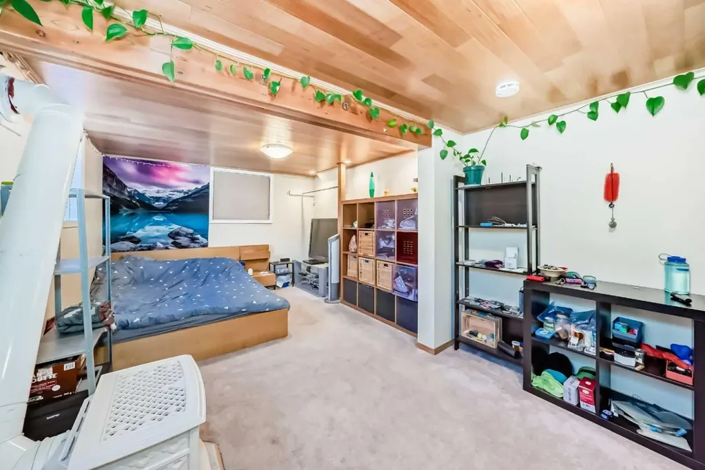 2328 Capitol Hill Crescent NW Calgary AB T2M4C1