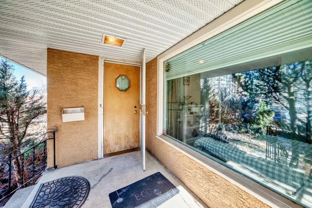2328 Capitol Hill Crescent NW Calgary AB T2M4C1