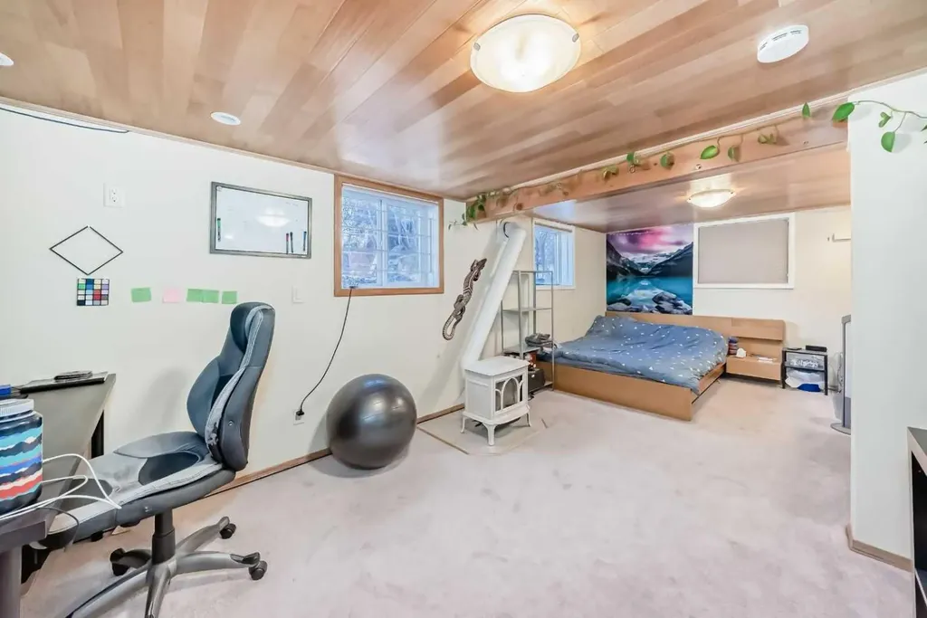 2328 Capitol Hill Crescent NW Calgary AB T2M4C1