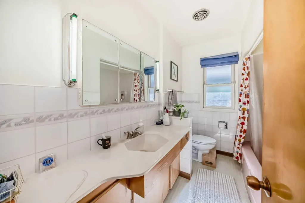 2328 Capitol Hill Crescent NW Calgary AB T2M4C1