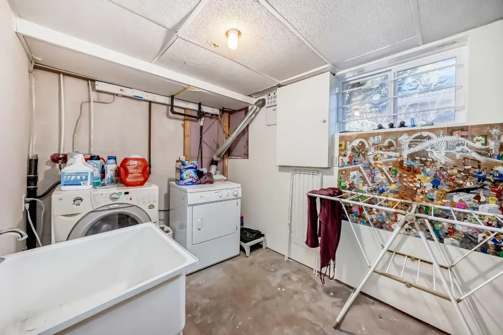 2328 Capitol Hill Crescent NW Calgary AB T2M4C1