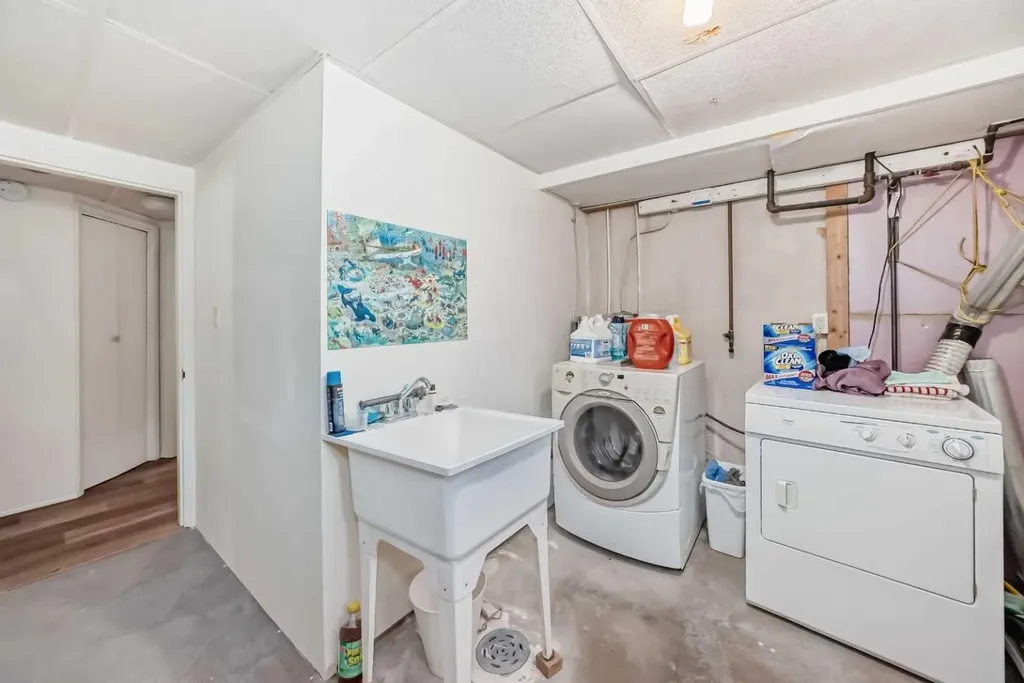 2328 Capitol Hill Crescent NW Calgary AB T2M4C1