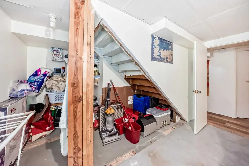 2328 Capitol Hill Crescent NW Calgary AB T2M4C1