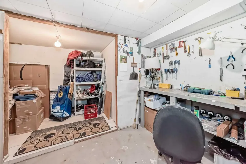 2328 Capitol Hill Crescent NW Calgary AB T2M4C1
