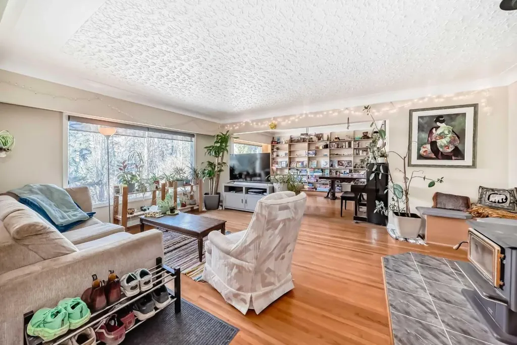 2328 Capitol Hill Crescent NW Calgary AB T2M4C1