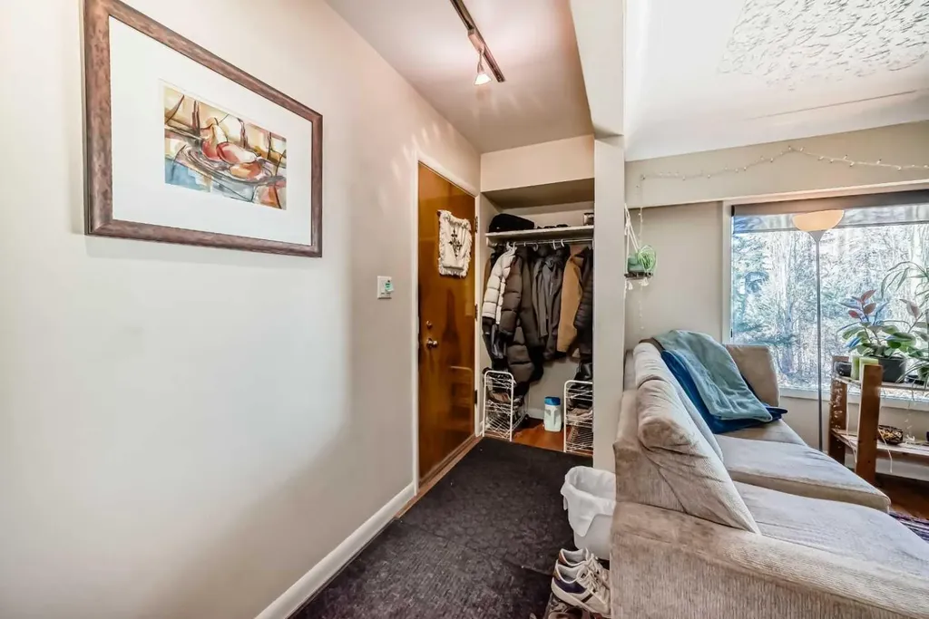 2328 Capitol Hill Crescent NW Calgary AB T2M4C1