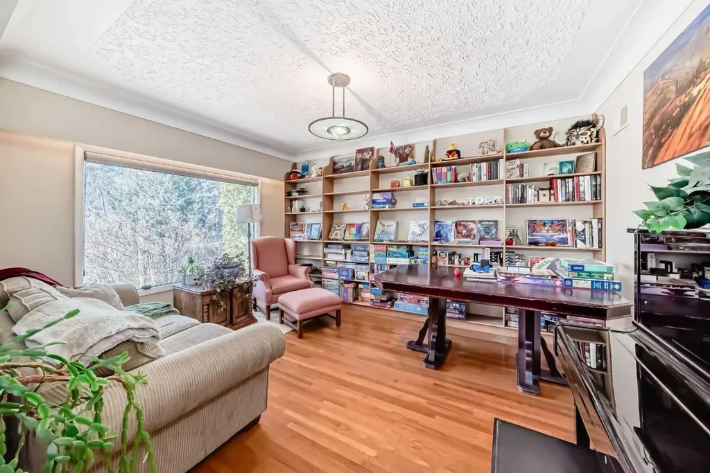 2328 Capitol Hill Crescent NW Calgary AB T2M4C1