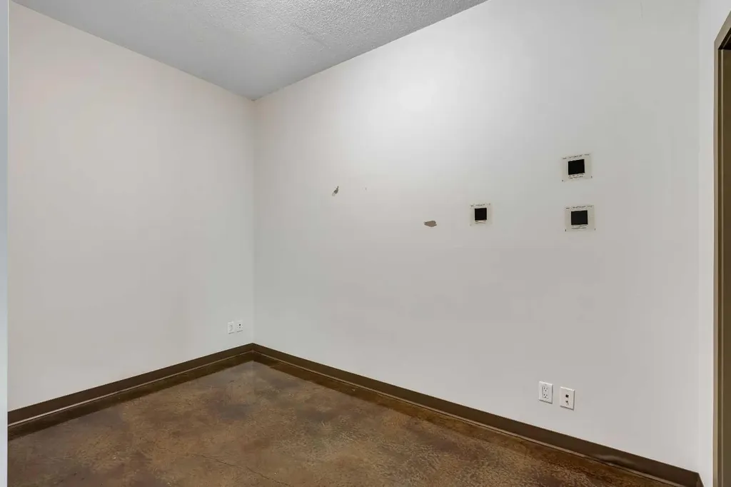 135 13 Avenue SW Calgary AB T2R 0W8