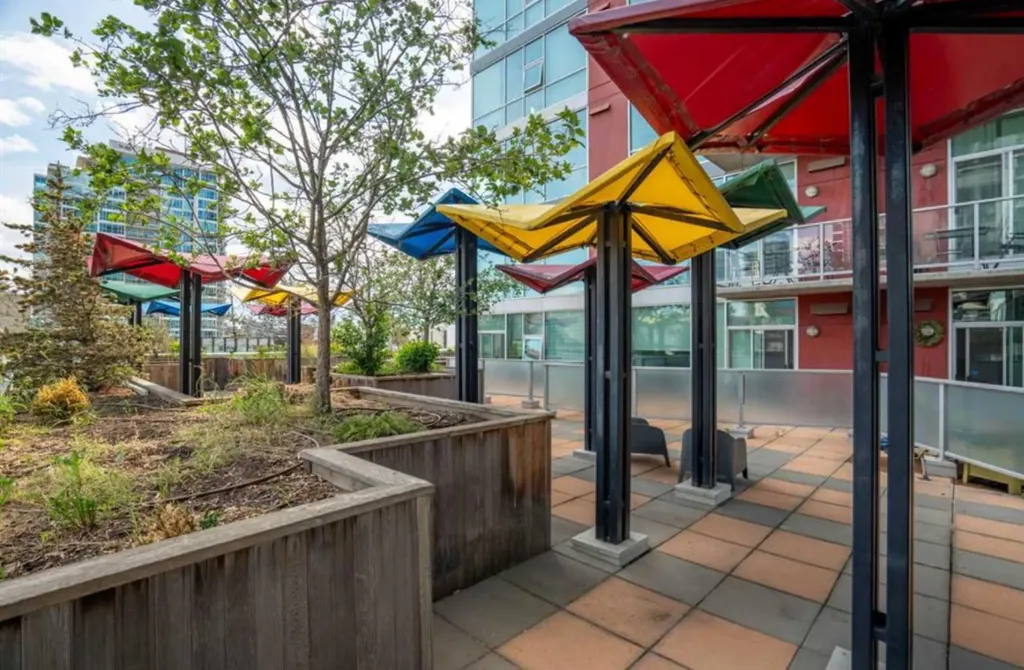 135 13 Avenue SW Calgary AB T2R 0W8
