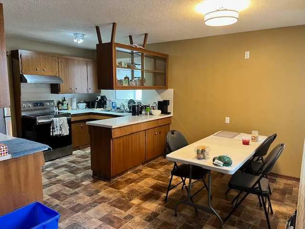1105 And 1107 11 Street S Lethbridge AB T1K1P7