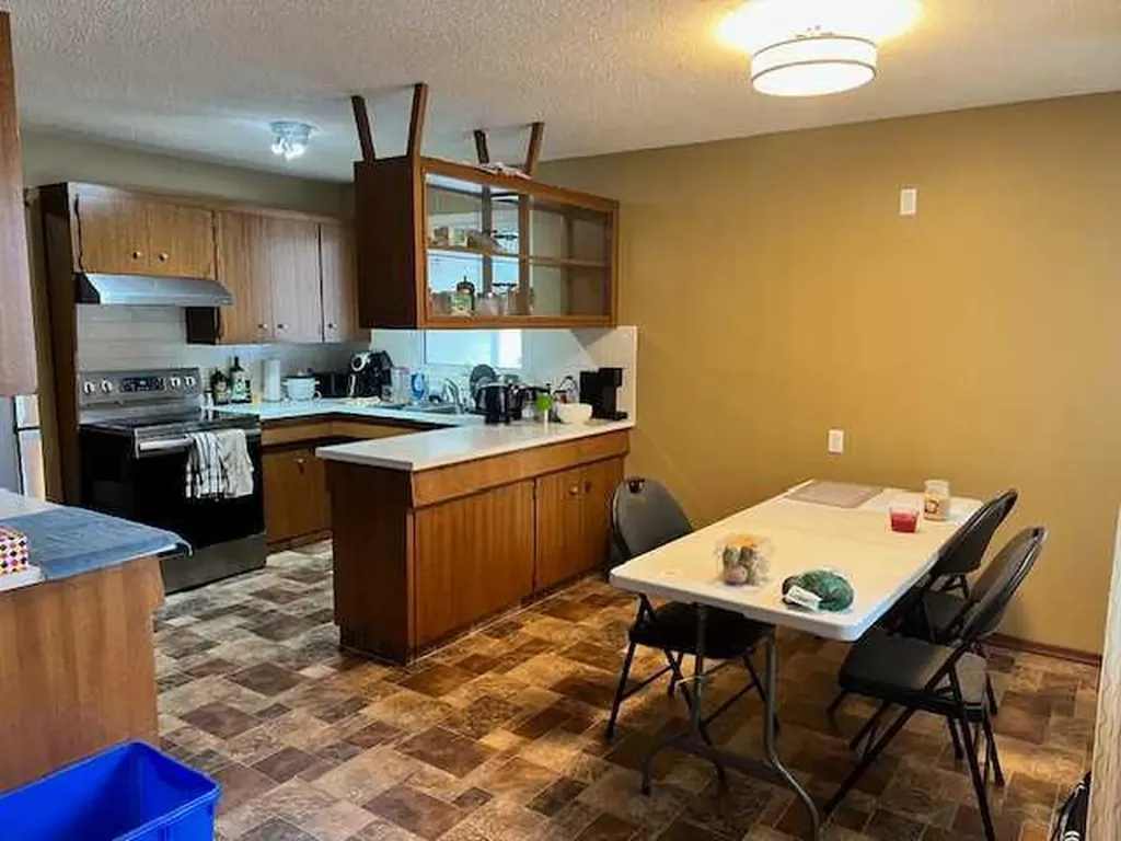 1105 And 1107 11 Street S Lethbridge AB T1K1P7