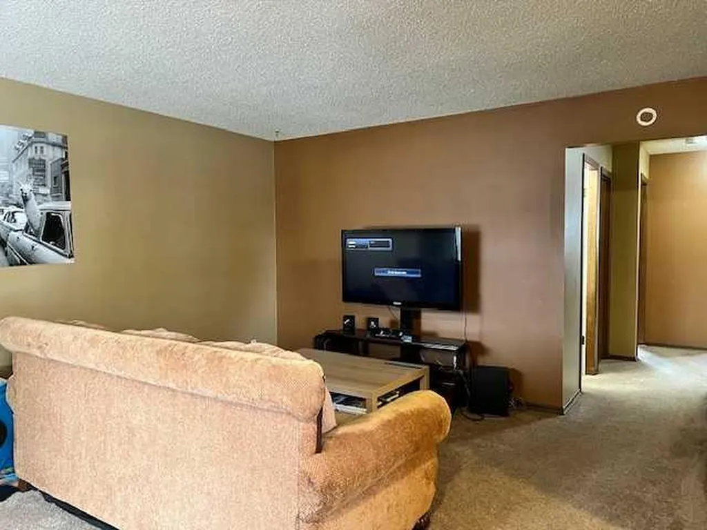1105 And 1107 11 Street S Lethbridge AB T1K1P7