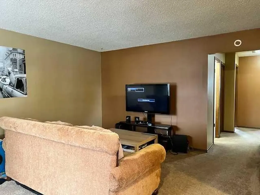 1105 And 1107 11 Street S Lethbridge AB T1K1P7