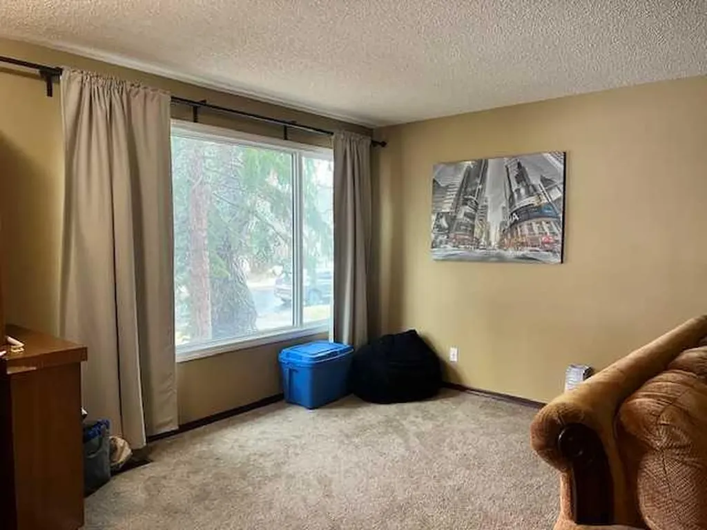 1105 And 1107 11 Street S Lethbridge AB T1K1P7