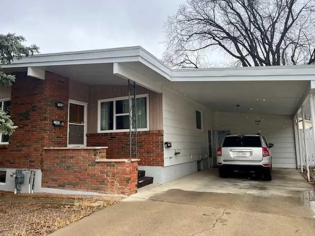 1105 And 1107 11 Street S Lethbridge AB T1K1P7