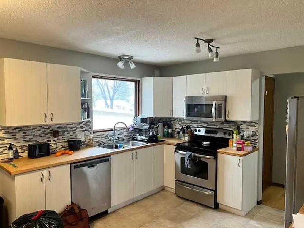 1105 And 1107 11 Street S Lethbridge AB T1K1P7