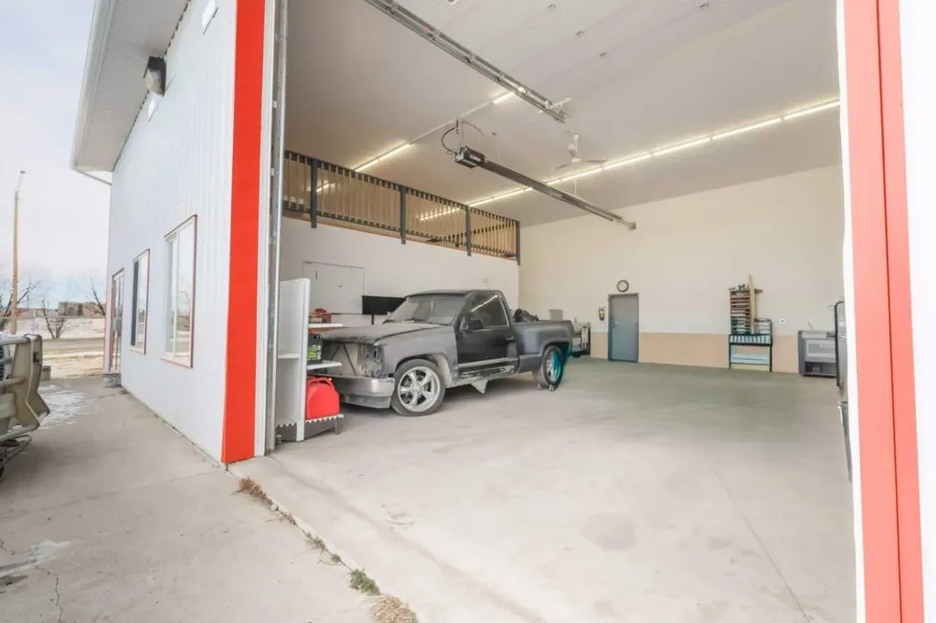 5222 44 Street Rocky Mountain House AB T4T 1V4