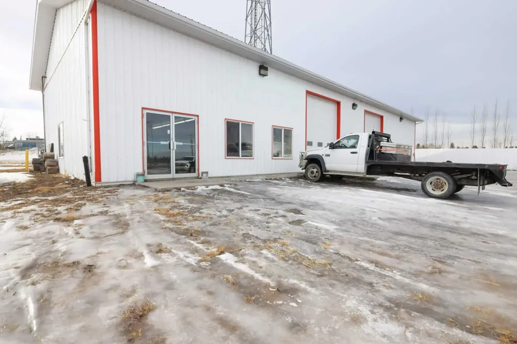 5222 44 Street Rocky Mountain House AB T4T 1V4