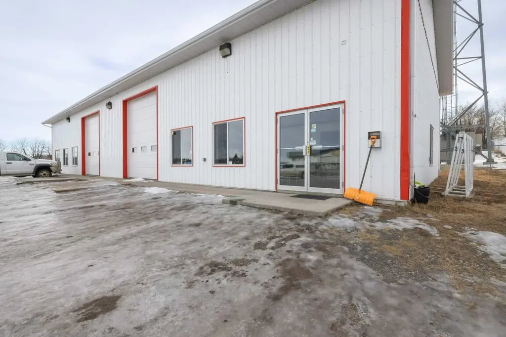 5222 44 Street Rocky Mountain House AB T4T 1V4
