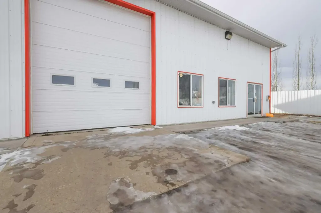 5222 44 Street Rocky Mountain House AB T4T 1V4