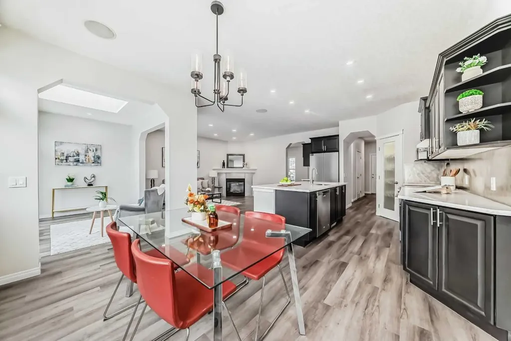 21 Panamount Row NW Calgary AB T3K 0C6