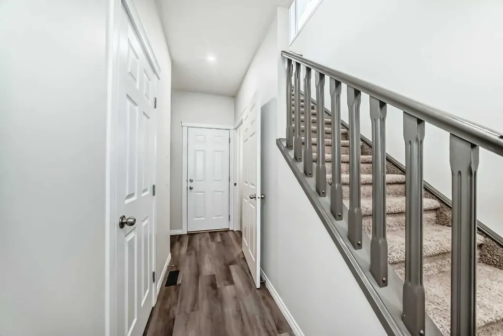 21 Panamount Row NW Calgary AB T3K 0C6