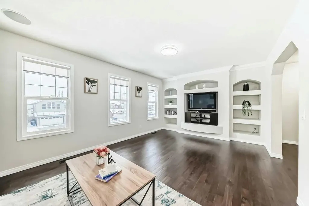 21 Panamount Row NW Calgary AB T3K 0C6