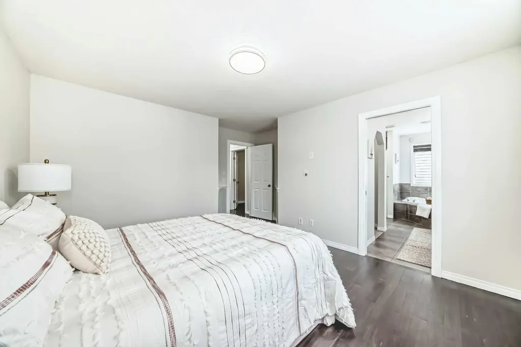 21 Panamount Row NW Calgary AB T3K 0C6