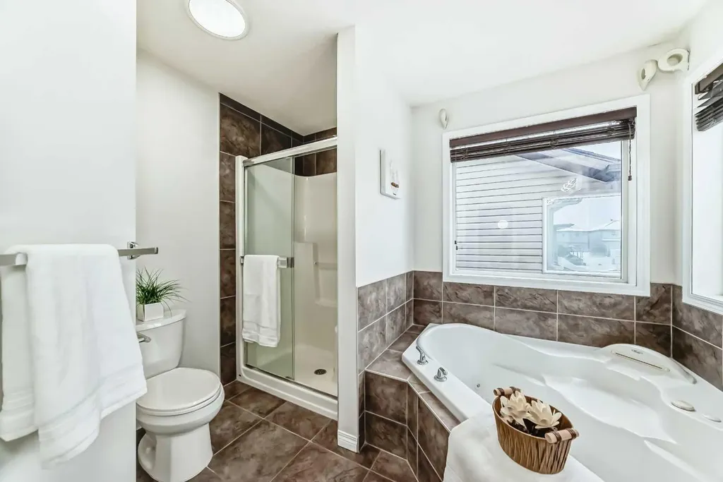 21 Panamount Row NW Calgary AB T3K 0C6