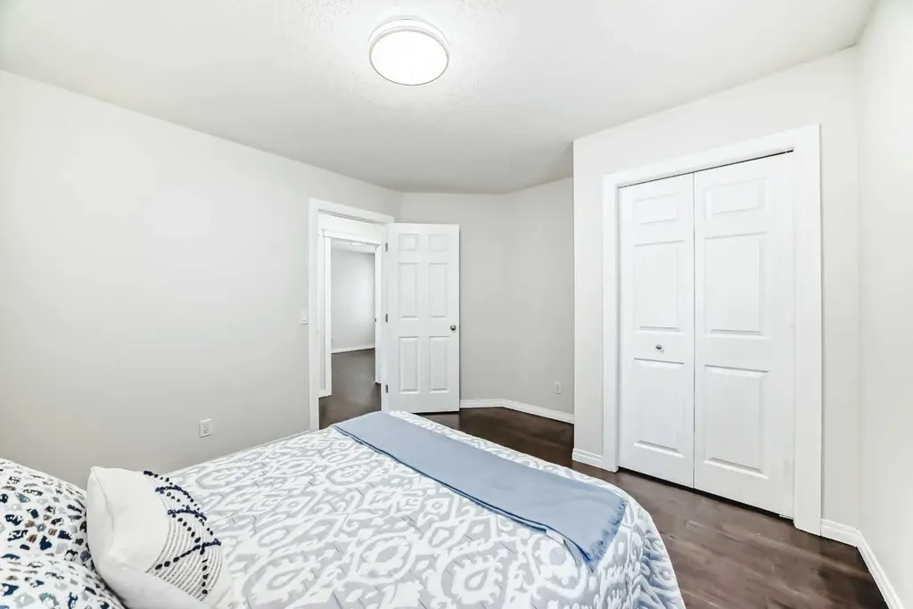 21 Panamount Row NW Calgary AB T3K 0C6