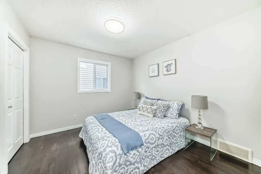 21 Panamount Row NW Calgary AB T3K 0C6