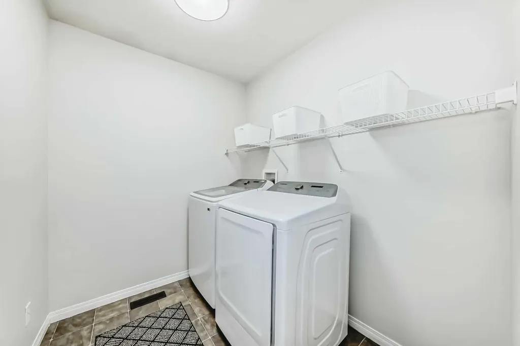21 Panamount Row NW Calgary AB T3K 0C6