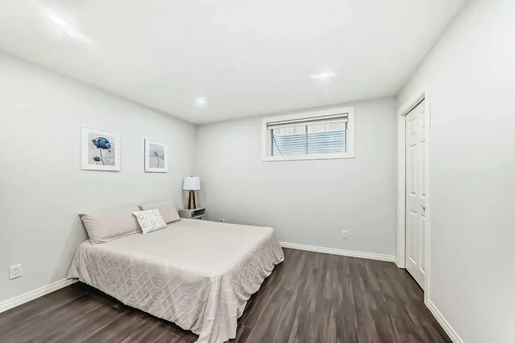 21 Panamount Row NW Calgary AB T3K 0C6