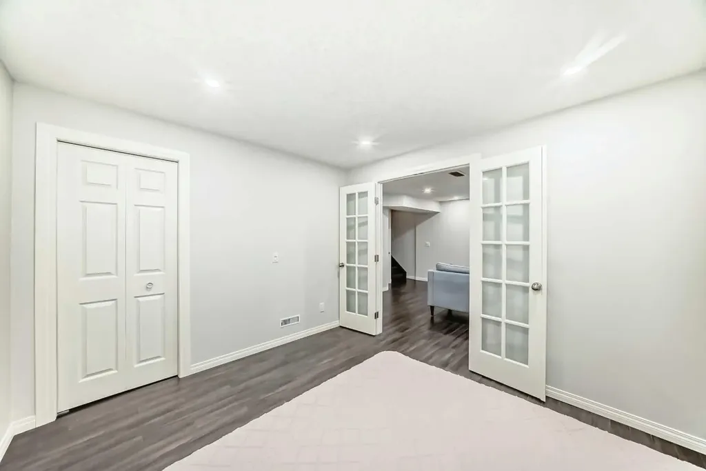 21 Panamount Row NW Calgary AB T3K 0C6