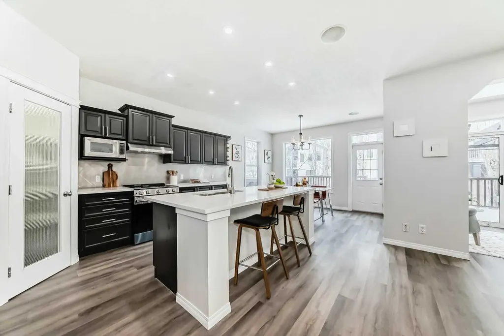 21 Panamount Row NW Calgary AB T3K 0C6