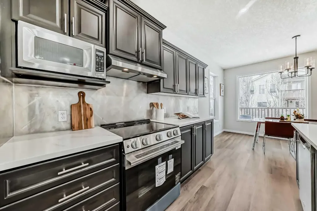 21 Panamount Row NW Calgary AB T3K 0C6