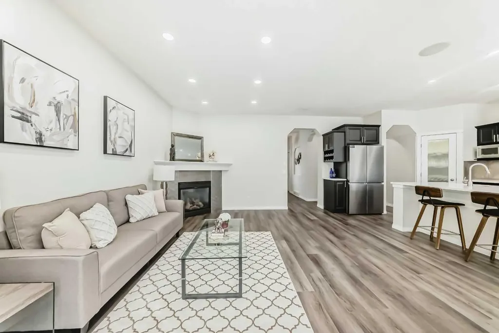 21 Panamount Row NW Calgary AB T3K 0C6