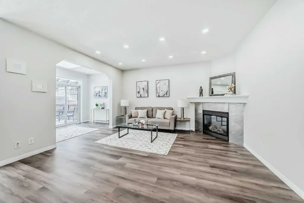 21 Panamount Row NW Calgary AB T3K 0C6