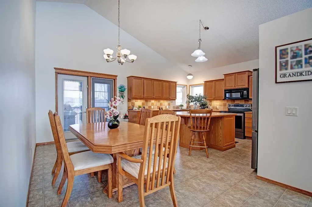 49 Thornfield Close SE Airdrie AB T4A 2K7