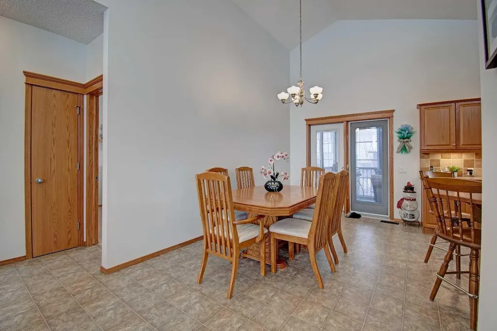 49 Thornfield Close SE Airdrie AB T4A 2K7