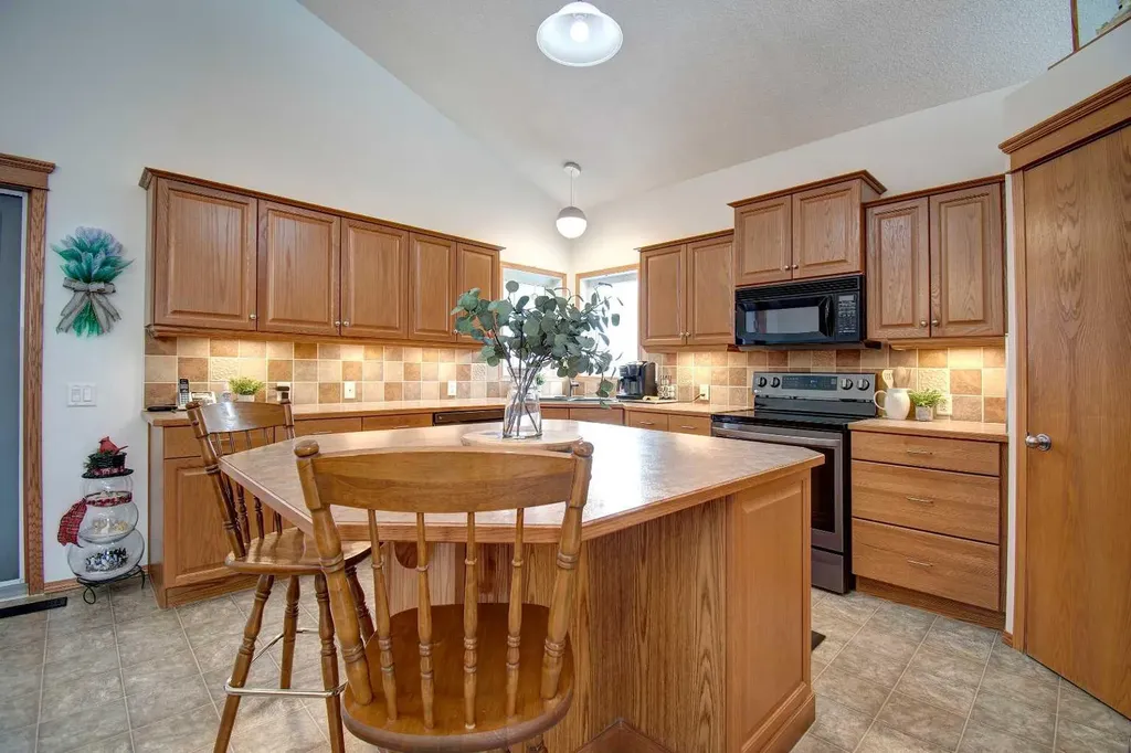 49 Thornfield Close SE Airdrie AB T4A 2K7