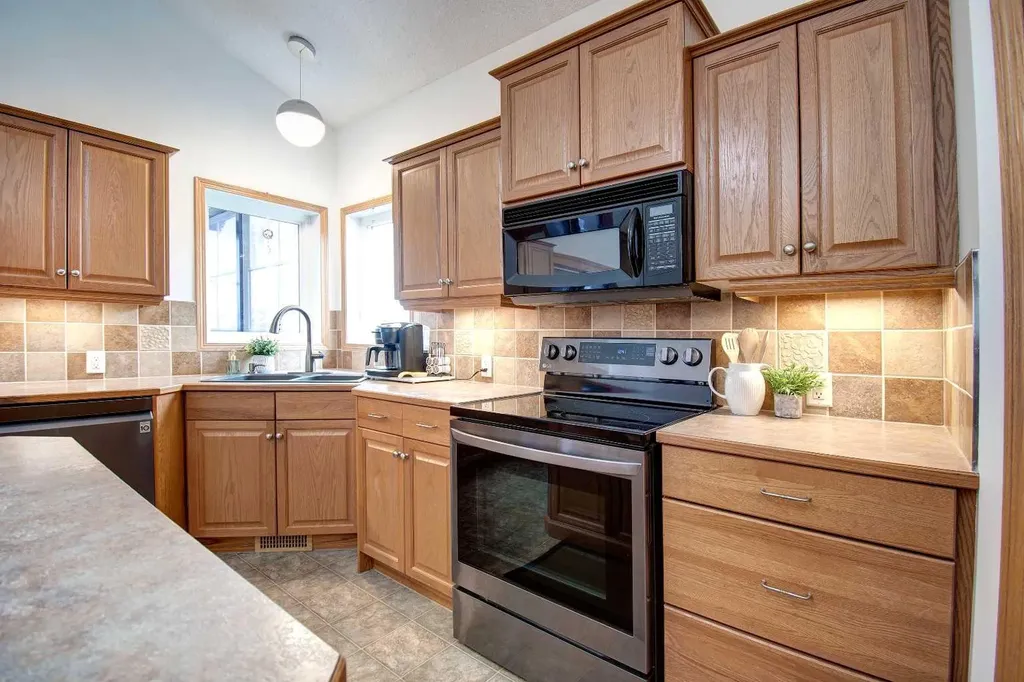 49 Thornfield Close SE Airdrie AB T4A 2K7