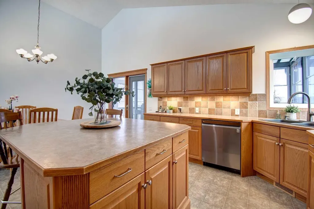49 Thornfield Close SE Airdrie AB T4A 2K7