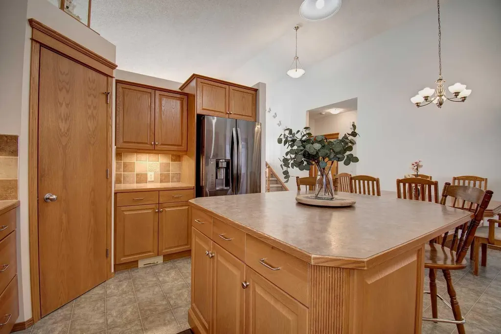 49 Thornfield Close SE Airdrie AB T4A 2K7
