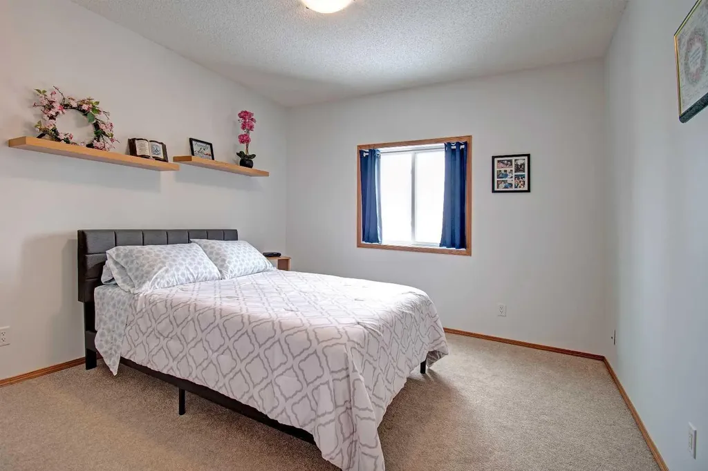 49 Thornfield Close SE Airdrie AB T4A 2K7