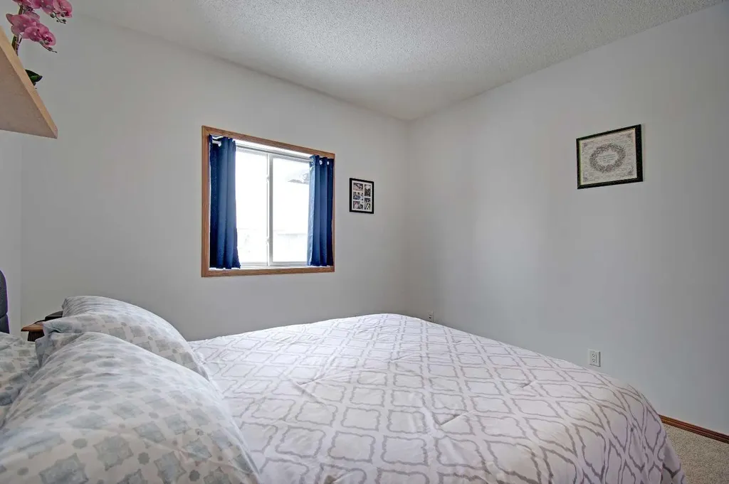 49 Thornfield Close SE Airdrie AB T4A 2K7