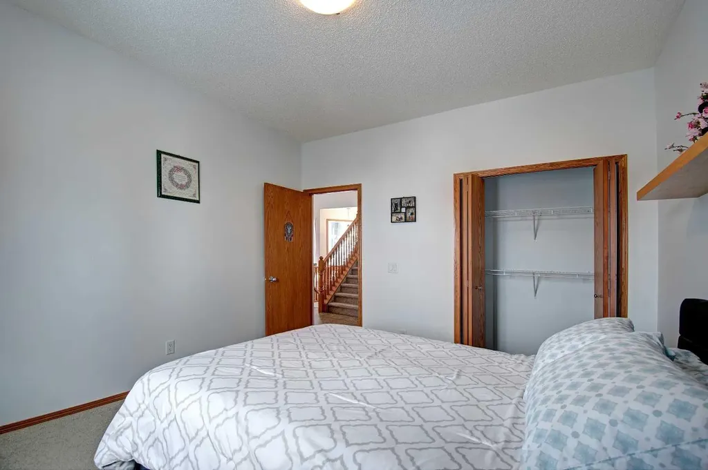 49 Thornfield Close SE Airdrie AB T4A 2K7